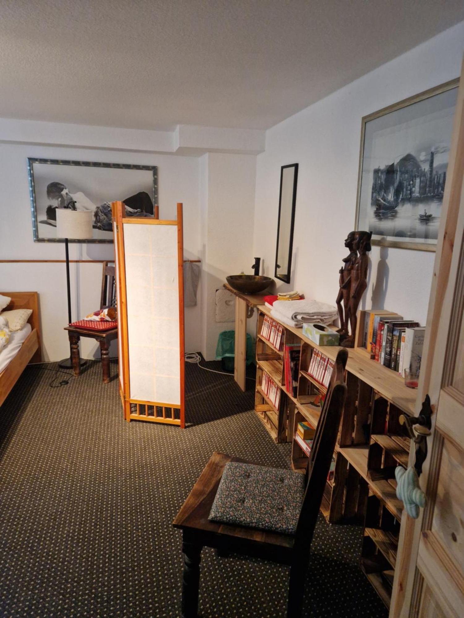 Grosses Gemuetliches Zimmer Mit Eigener Dusche Und Sauna Auf Wunsch ラインシュテッテン エクステリア 写真