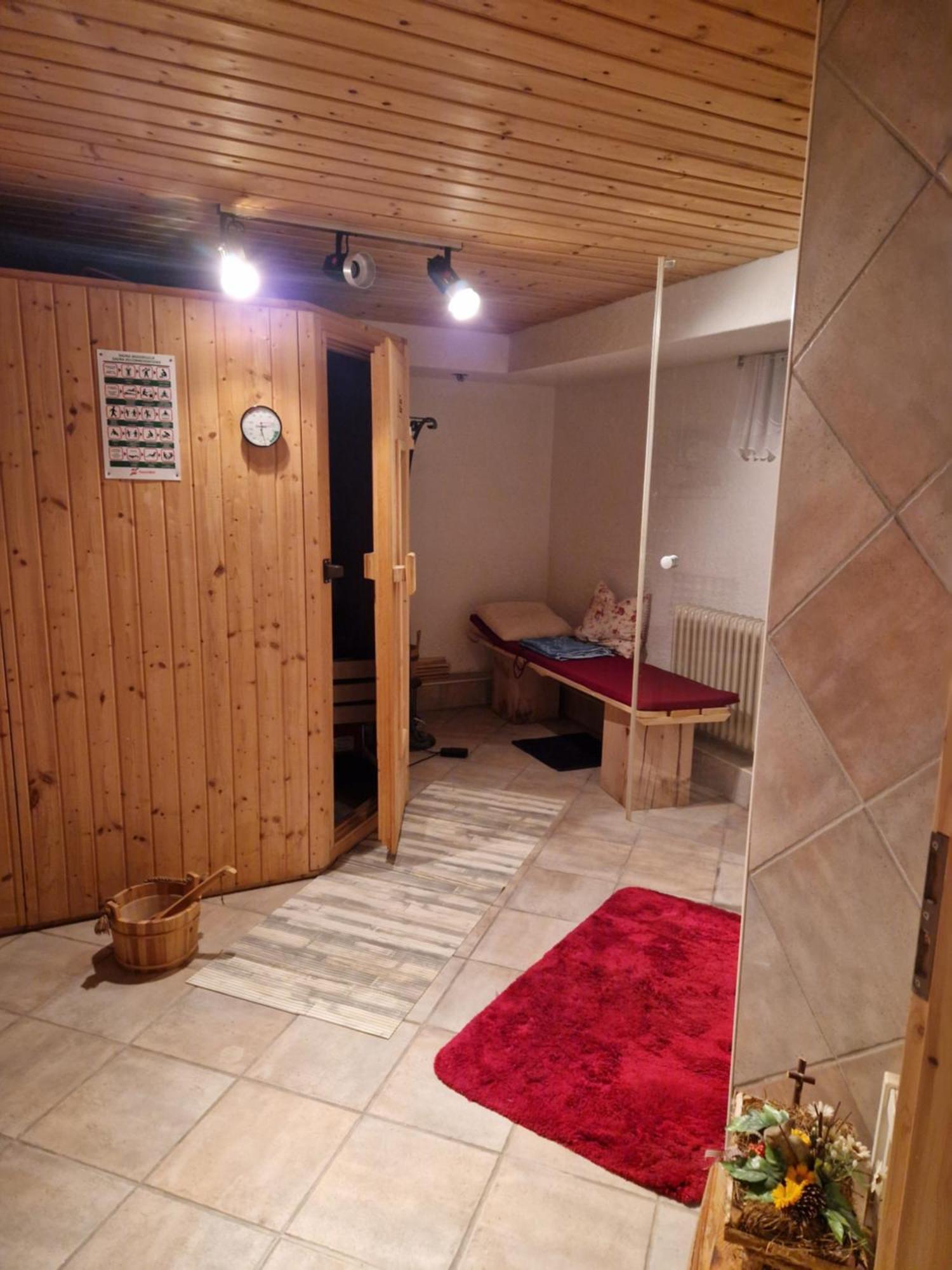 Grosses Gemuetliches Zimmer Mit Eigener Dusche Und Sauna Auf Wunsch ラインシュテッテン エクステリア 写真